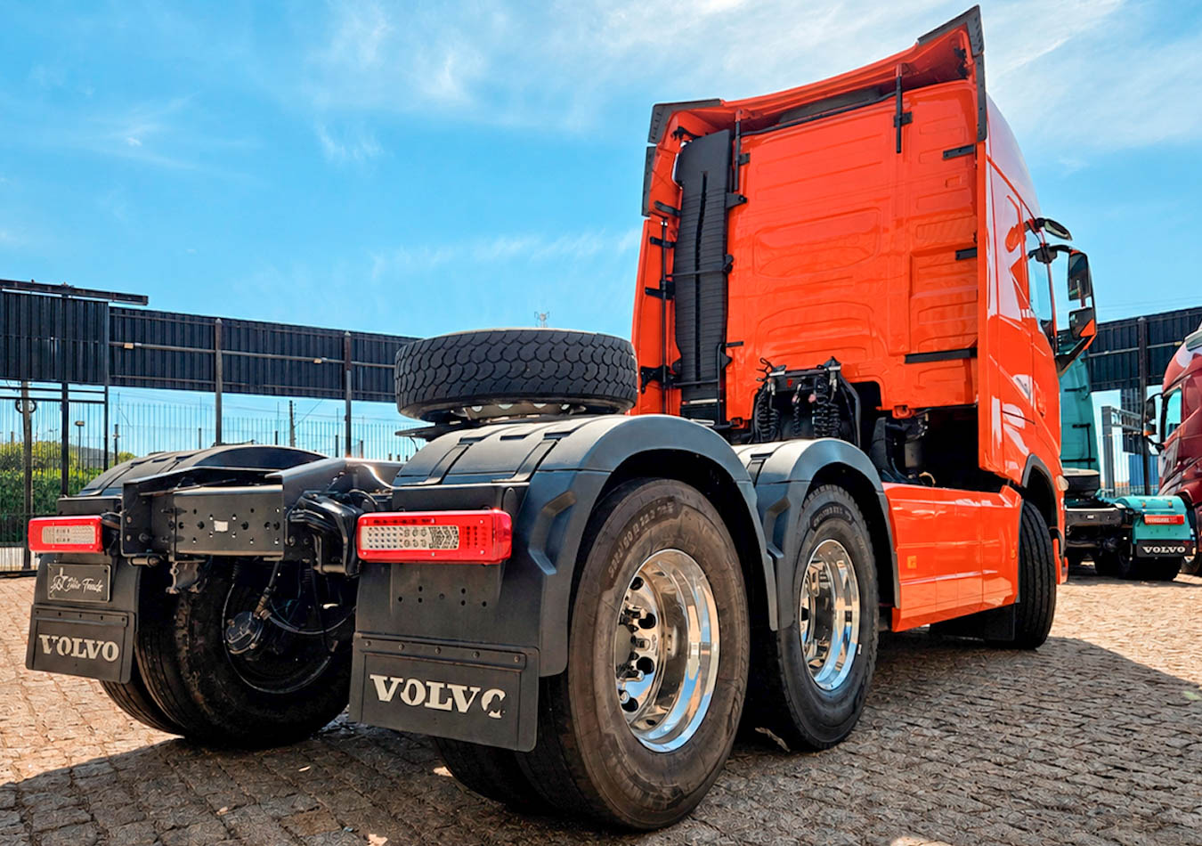 VOLVO FH 460 2024 | 6X2 | Laranja - Imagem 8