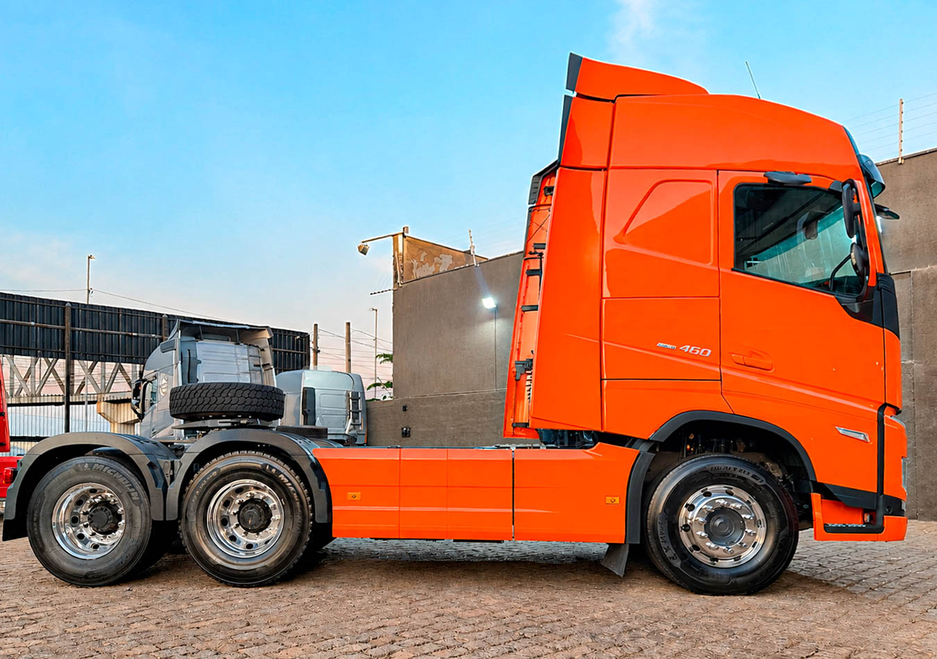 VOLVO FH 460 2024 | 6X2 | Laranja - Imagem 9